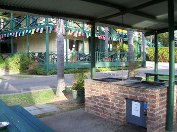 Batemans Bay Holiday Park - Hostel Exterior photo