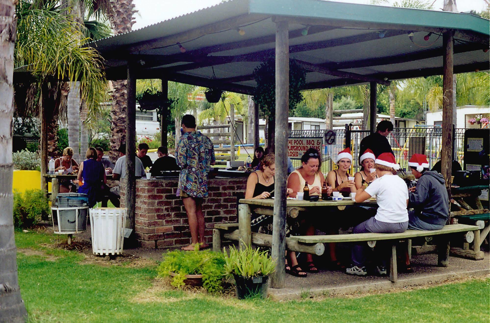 Batemans Bay Holiday Park - Hostel Exterior photo